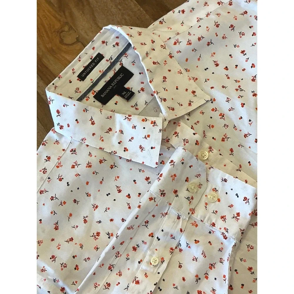 Banana Republic Mens XL Untucked Fit White Red Floral Cotton Button Down Shirt